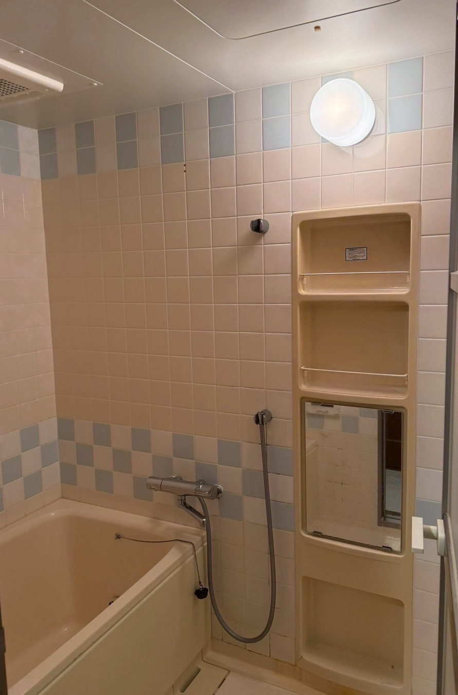 リフォーム前のバスルーム